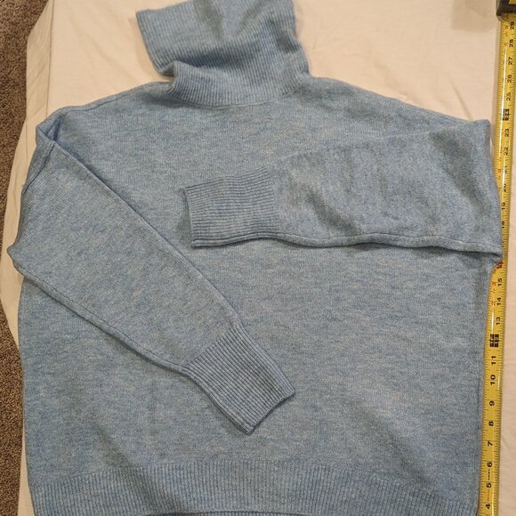 NWT Vince Camuto Turtle-Neck Sweater Size Small in Gray - Picture 2 of 9